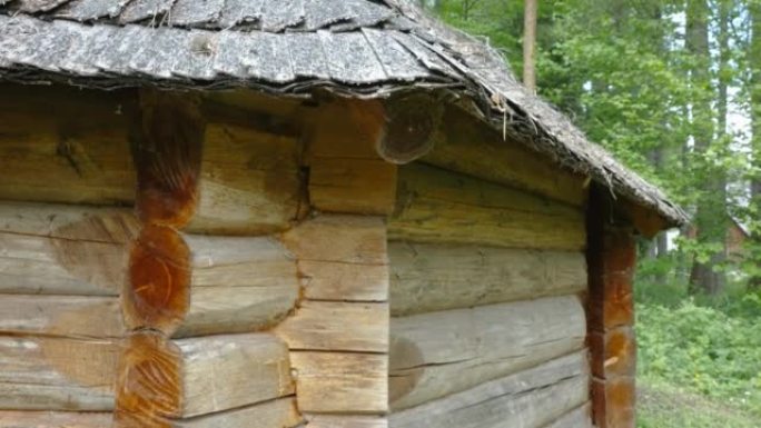爱沙尼亚木屋的木瓦屋顶