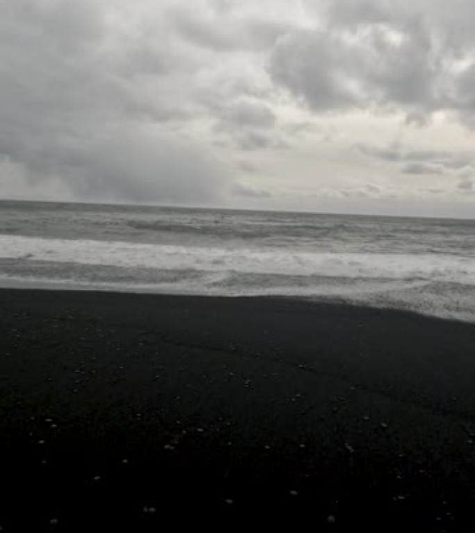 雷尼斯法拉黑沙滩