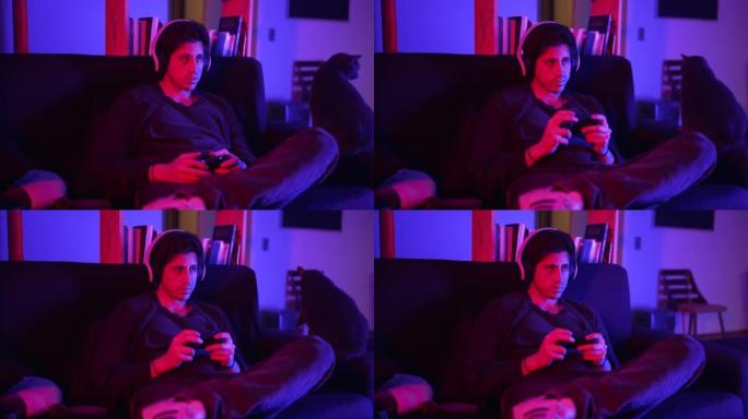 一个中等镜头中语气更严肃的男人在他的公寓里玩电子游戏