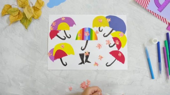 静物的秋天应用。孩子用纸剪出五颜六色的伞，给孩子们做工艺品。回到学校