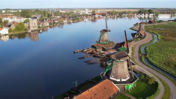 Zaanse Schans的风车，鸟瞰图。荷兰阿姆斯特丹的著名景点。荷兰磨坊和典型的荷兰景观在春季或