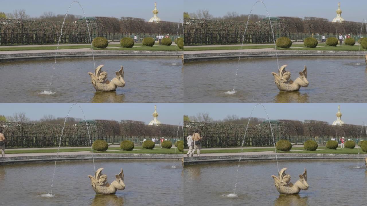 彼得戈夫 (Petergof) 或彼得霍夫 (Peterhof)，1944年1997年和海王星喷泉