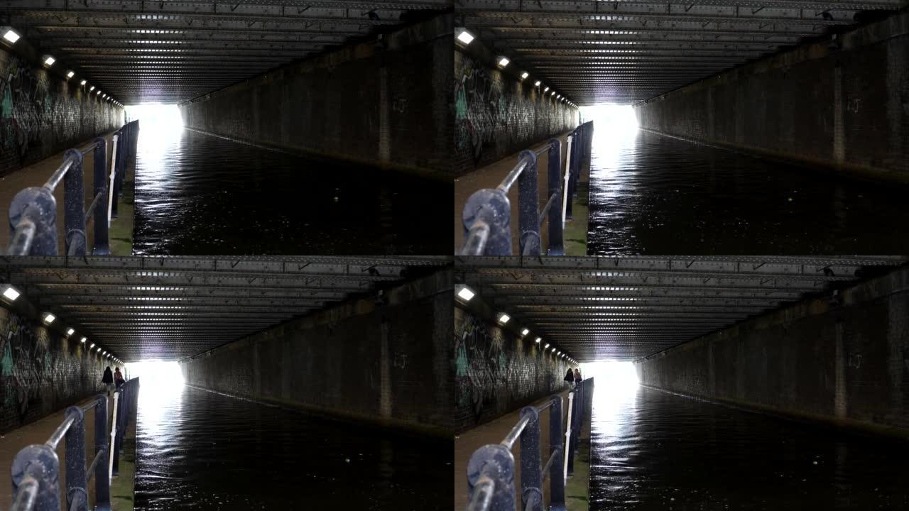 隧道里的运河。没有人。两名年轻女子走路