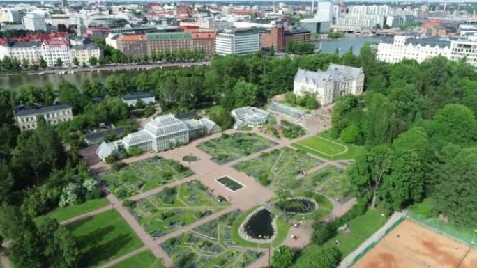 赫尔辛基大学植物园是赫尔辛基大学芬兰自然历史博物馆的下属机构，该博物馆保存着一批活植物