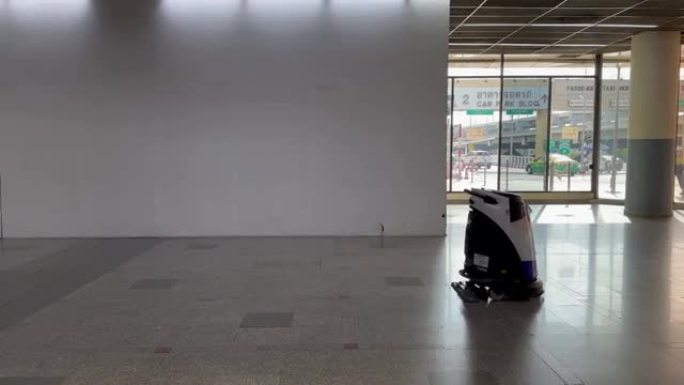 泰国曼谷廊曼国际机场机器人清洁地板