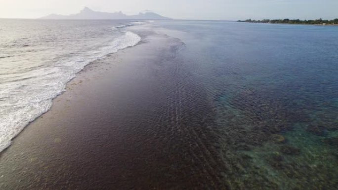 珊瑚礁大溪地无人机镜头上的破浪