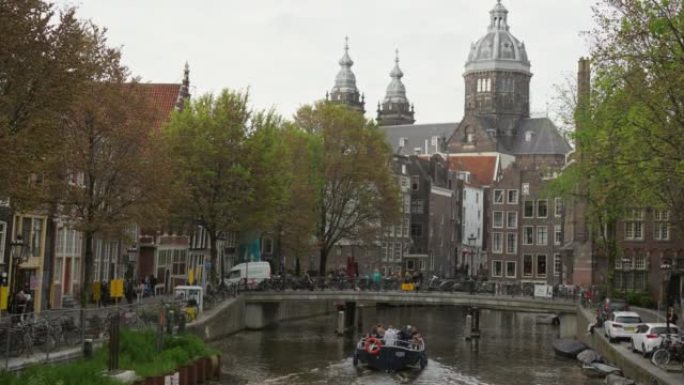 阿姆斯特丹艺术博物馆临河风景彩虹小屋