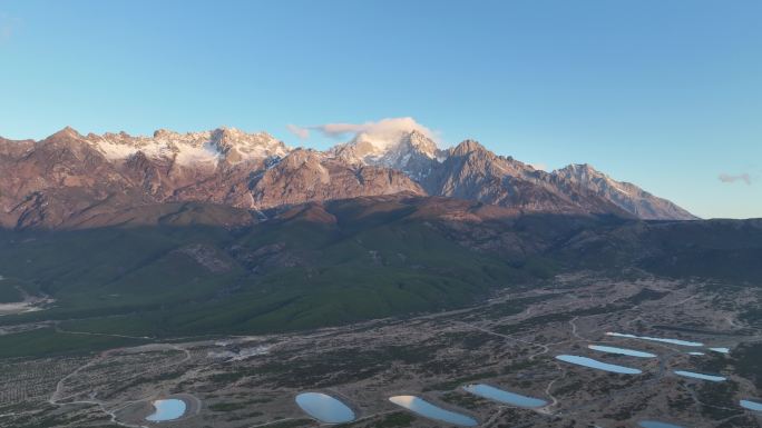 丽江玉龙雪山日照金山