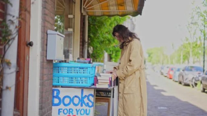 女人在书店买书女人购书知识