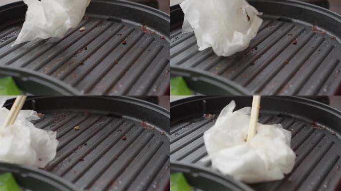 用纸巾清洁电锅或韩国烧烤炉。