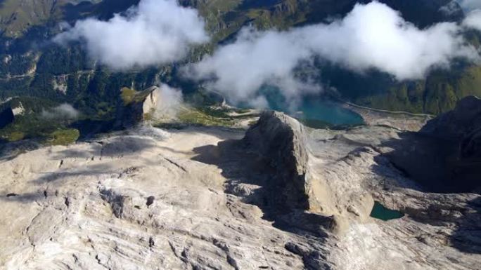 意大利白云岩中马尔莫拉达山北面的鸟瞰图