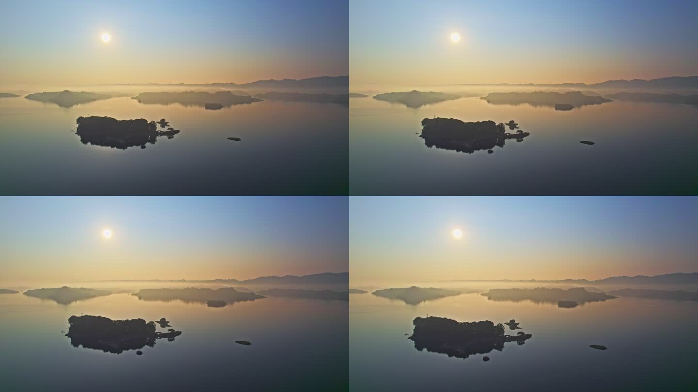 清晨日出湖中晨雾
