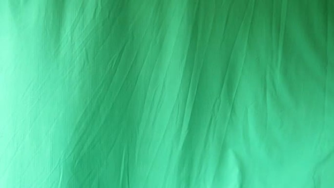 绿色窗帘随风而动