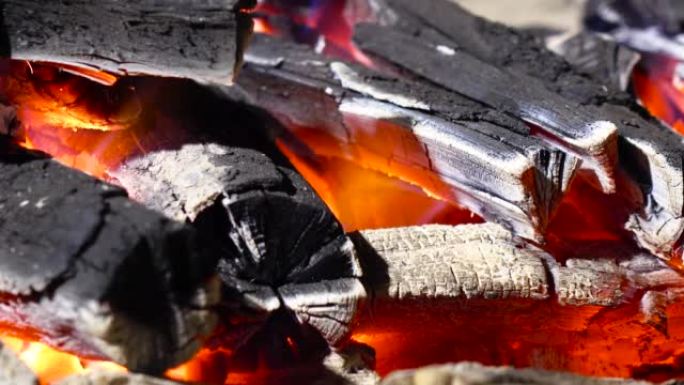 烧烤准备烧掉的木煤