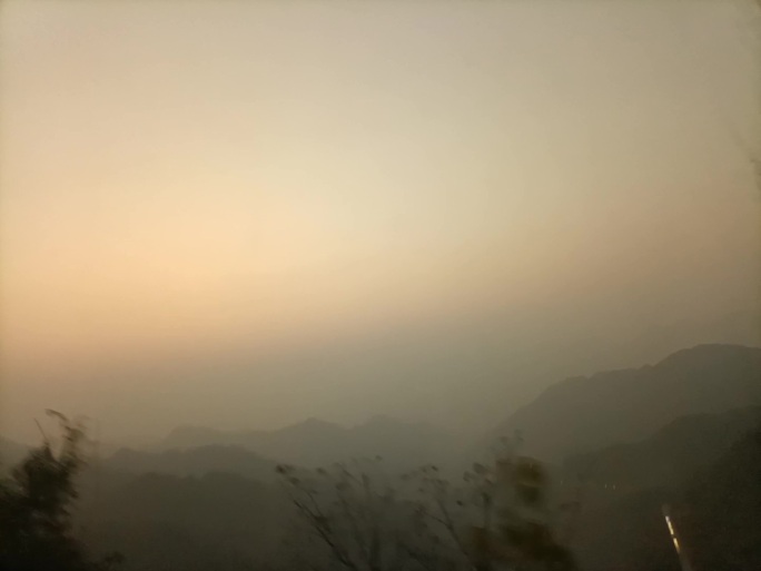 车窗外的风景