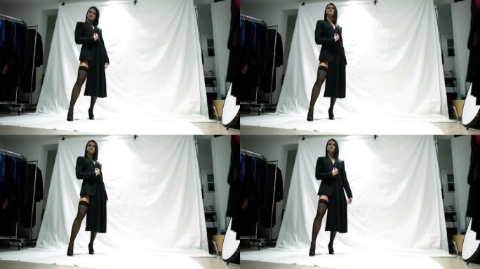 男摄影师正在拍摄女模特股票视频