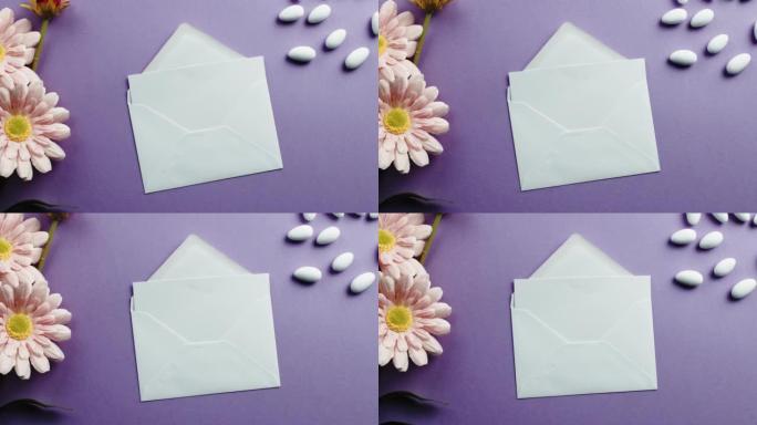 紫色背景的婚礼邀请函