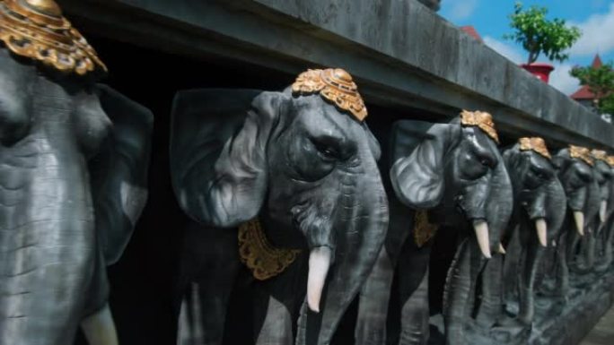 大象的雕像背着混凝土板