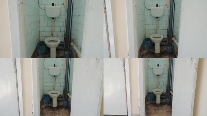 一个废弃的旧厕所和一个需要大修的厕所。俄罗斯联邦使用的厕所