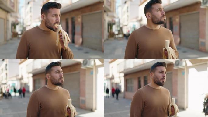 年轻的西班牙裔男子在街上吃香蕉，表情轻松