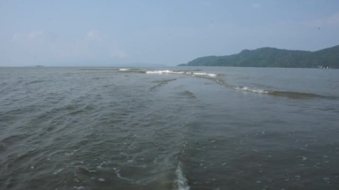 泰国沙敦的Thale Waek San Lang Mangkorn上的海浪或分离的海洋