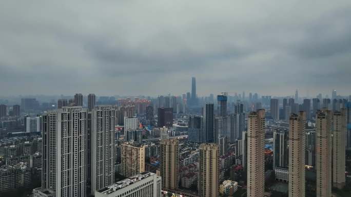 武汉城市乌云弥补，暴雨来临