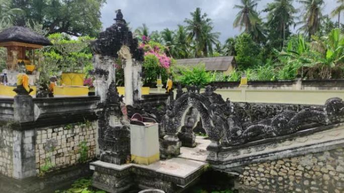 巴厘岛寺庙的中院。巴厘岛努沙佩尼达的寺庙。