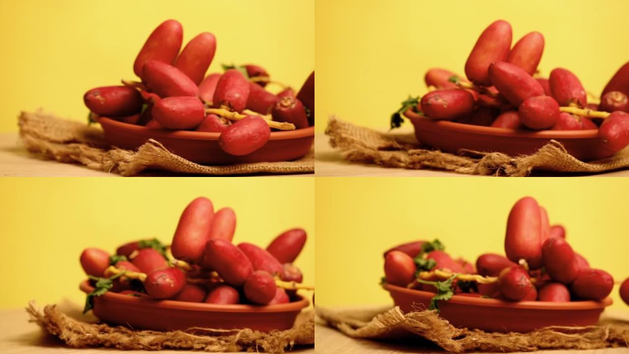 生红枣棕榈或中黄背景枣，健康水果，特写查看红枣