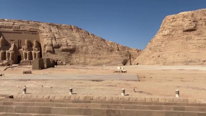 阿布辛贝尔 (Abu Simbel)，努比亚的一块岩石，两座古埃及神庙，拉美西斯二世时代