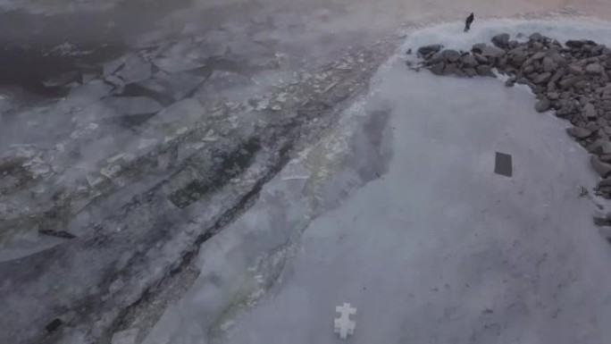 河上的冰十字