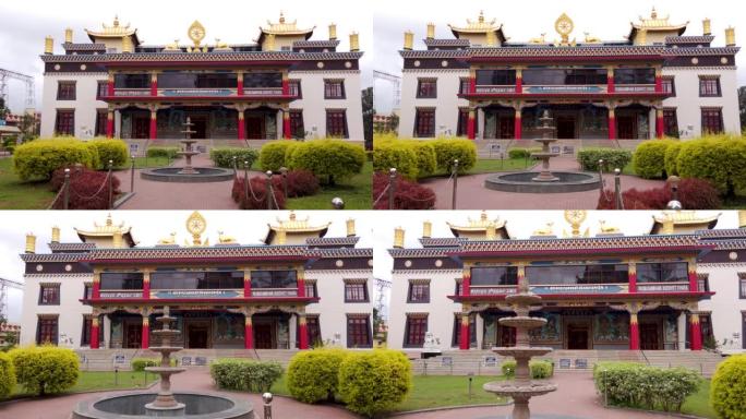 阴天，印度卡纳塔克邦拜拉库佩，美丽的藏传佛教佛寺。