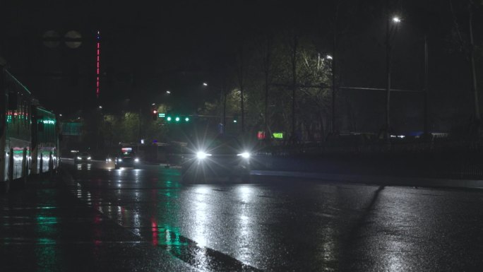 雨夜街道空境 夜晚湿滑路面 潮湿街道