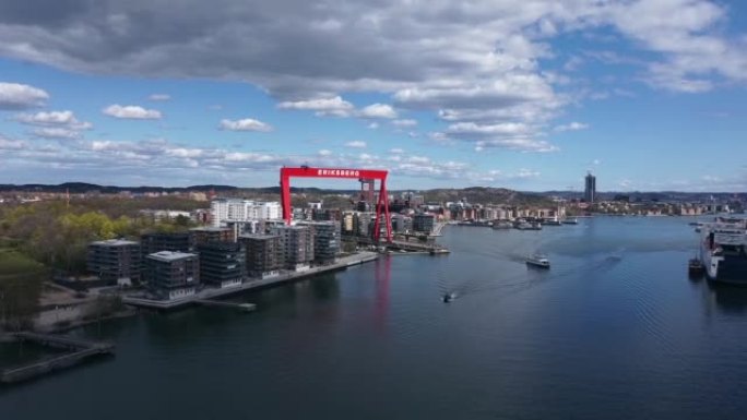 4月哥德堡港的Eriksbergskranen。