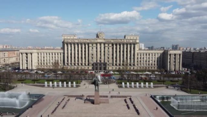 圣彼得堡的Moskovskaya广场。苏联之家是20世纪30年代末以斯大林主义风格建造的办公楼