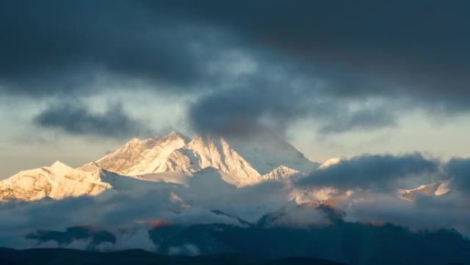 喜马拉雅山的早晨日照金山风云变幻积雪副高