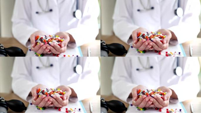 医生照顾病人手里拿着很多药片