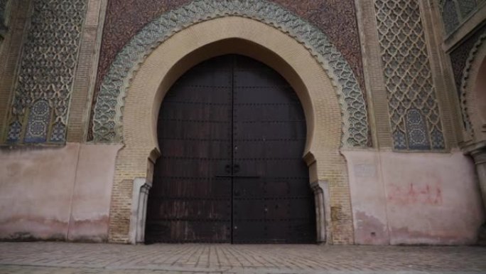 摩洛哥梅克内斯清真寺的拱门入口