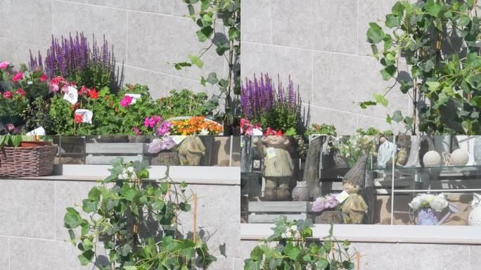 花店外部有插花和花束。鲜花准备在花店前出售。花店外部有插花和花束。小花店前的鲜花和家居装饰。欧洲的街