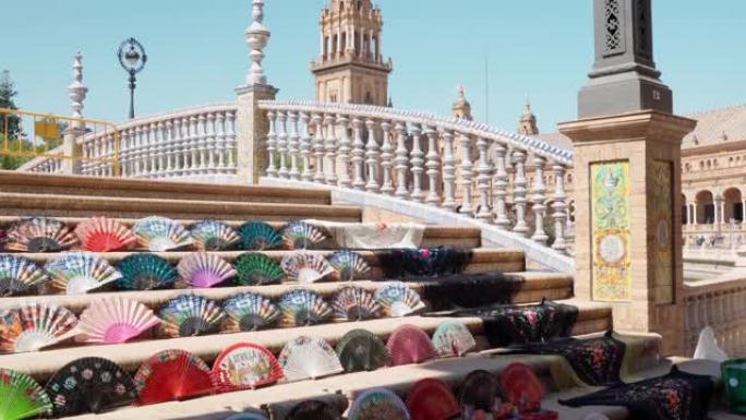 西班牙城市塞维利亚广场大桥台阶上的竹扇收藏。折扇