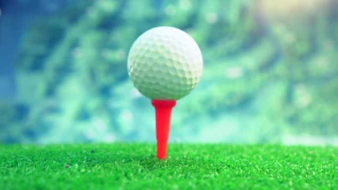 绿色的高尔夫球在美丽的蓝天下