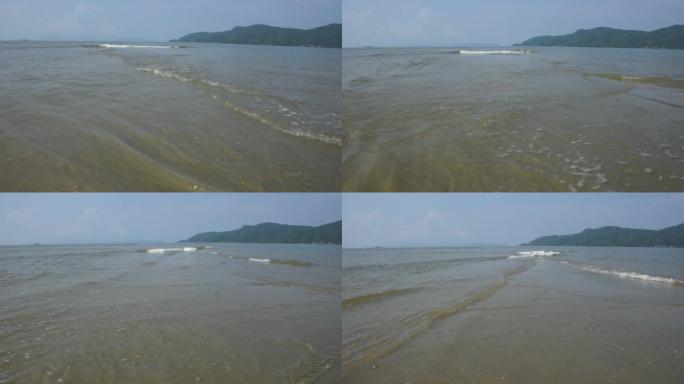 泰国沙敦的Thale Waek San Lang Mangkorn上的海浪或分离的海洋