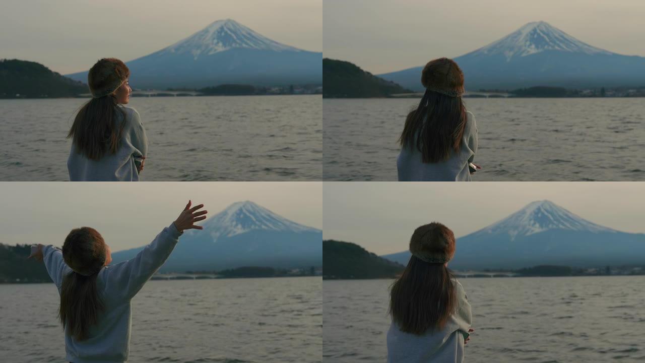 女性放松并享受富士山景观