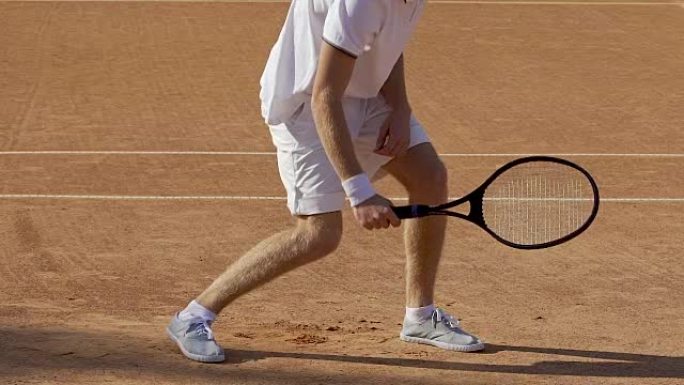 失望的网球运动员将球拍击中地面，运动员输掉比赛