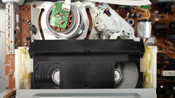 VHS录像机，录像带插入，内部视图
