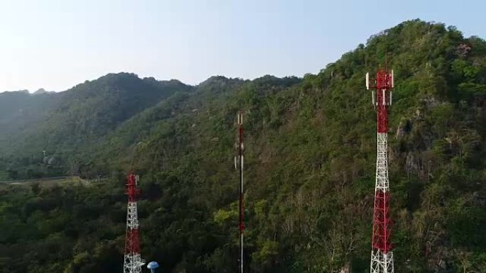 4k手机atenna卫星位于大山上方，无人机拍摄。