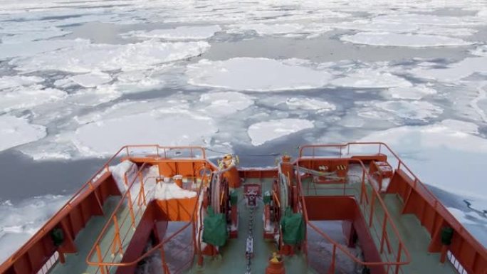 日本北海道纹别港的制动浮冰