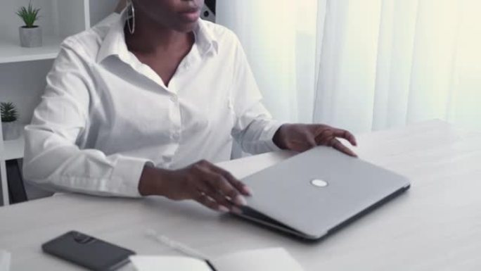 商业女性生活方式wfh女性领导者笔记本电脑