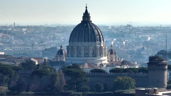 罗马圣彼得大教堂穹顶的特写镜头。
