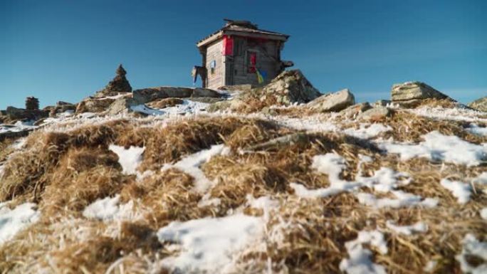 雪岭山顶山间小屋的风景