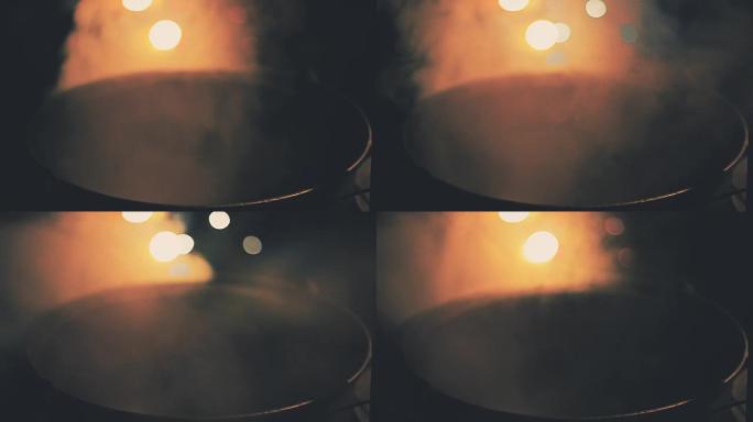 神奇的汤在巨大的大锅中懒散地吸烟，午夜巫术